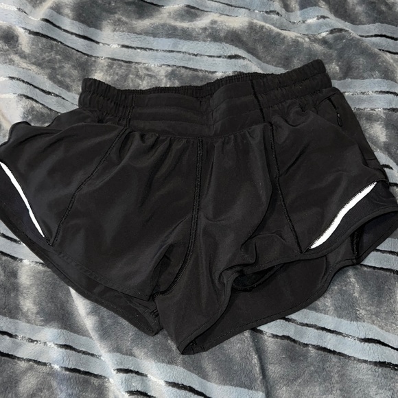 Lululemon hotty hot 2” shorts - Picture 1 of 3